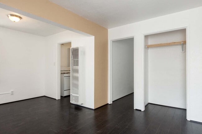 Closet view from living space - 455 Magnolia