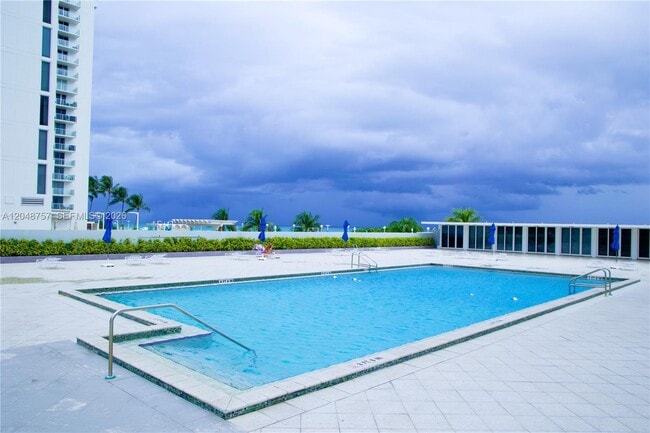 Building Photo - 5601 Collins Ave