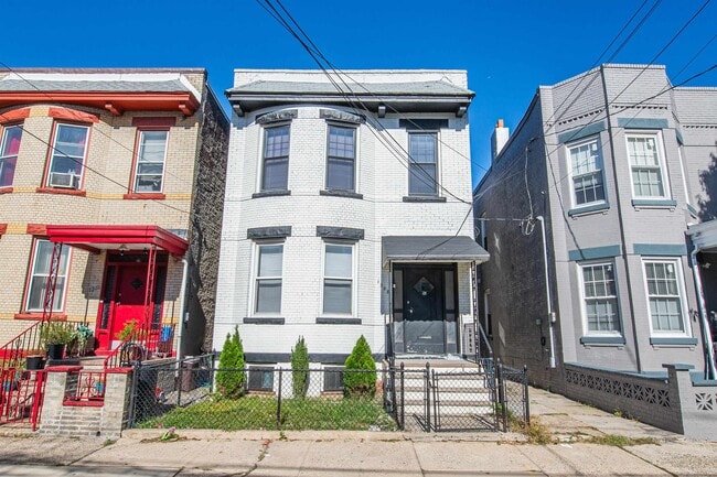 Primary Photo - 1308 27th St