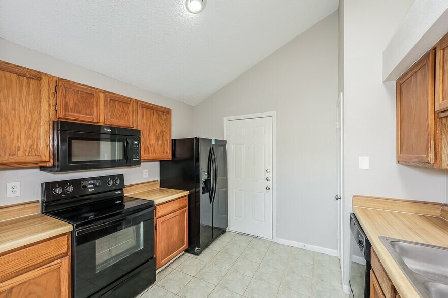 Building Photo - 4747 Poppy Dr E