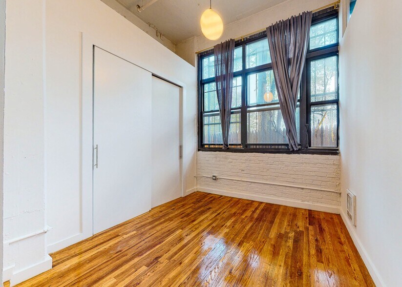 Building Photo - Seigel Street