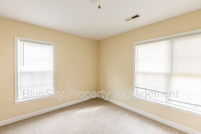 Building Photo - 2304 Ravenswood Ct