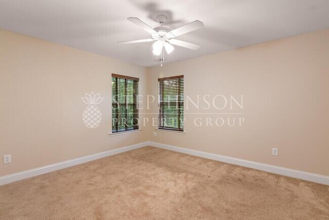 Building Photo - 405 Abbeydale Way