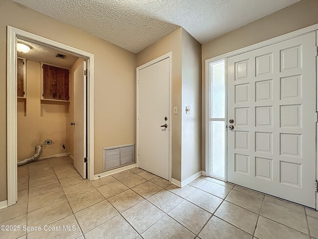 Building Photo - 330 Markley Ct