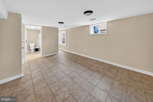 Building Photo - 706 S Orme St