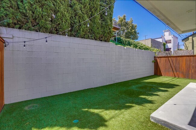 Building Photo - 4636 Lomita St