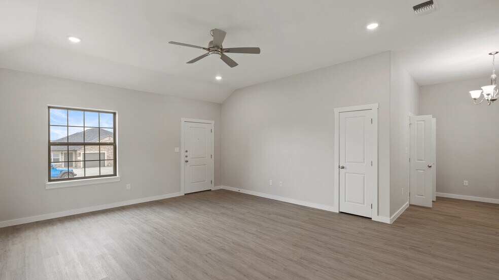 Front door + linen closet - 1303 Antelope Trl