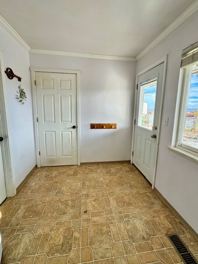 Building Photo - 3 Bedroom Home in West Valley! $200 off se...