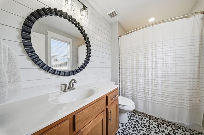 Building Photo - 9610 7th Bay St