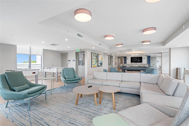 Building Photo - 200 NE 1st Ave