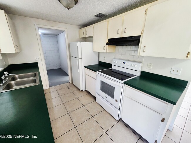 Building Photo - 7127 Prellie St