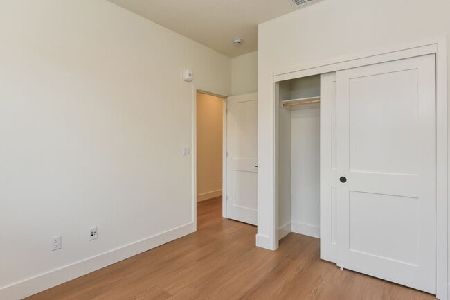 Building Photo - New Luxury Townhome with 2-Car Garage | Minutes to Downtown Redwood City & Tech Campuses