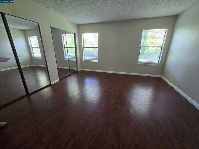 Building Photo - 155 Dartford St