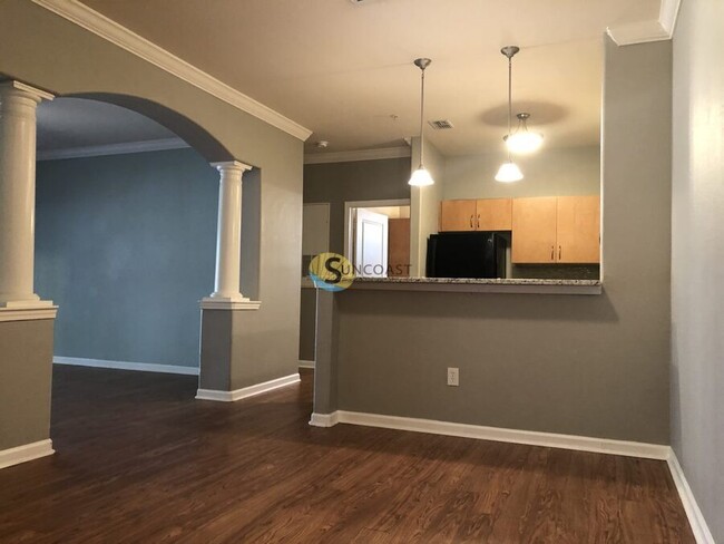 Building Photo - Unique & Stunning 2BD/2BTH in Gate Parkway!