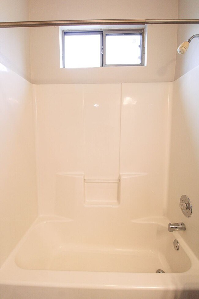 Building Photo - 530 Dukeway Dr