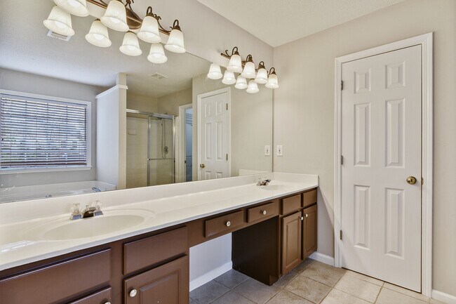 Building Photo - 2655 Traywick Chase