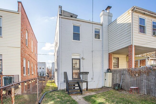 Building Photo - Beautiful Brightwood Park Abode with Solar...