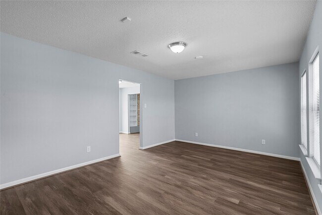 Building Photo - 1421 16th Ave N