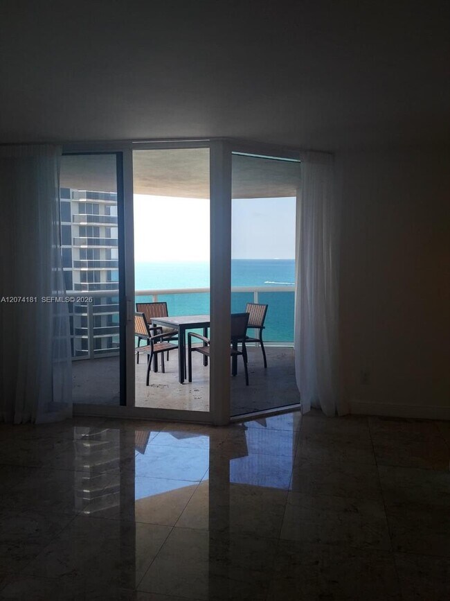 Building Photo - 4775 Collins Ave