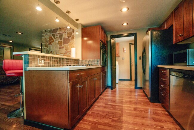 Building Photo - 1330 Kipling St