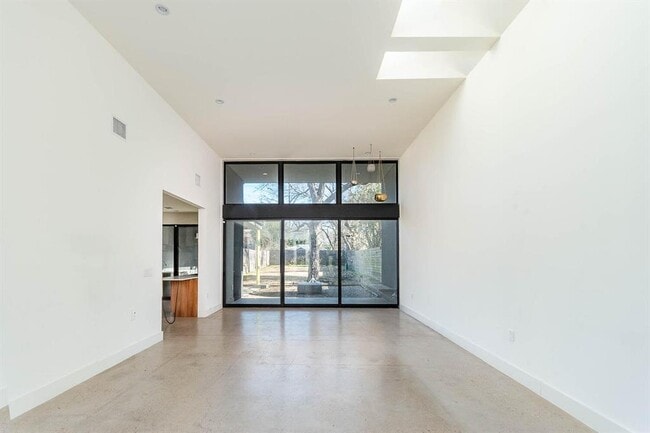 Building Photo - 3305 Garden Villa Ln