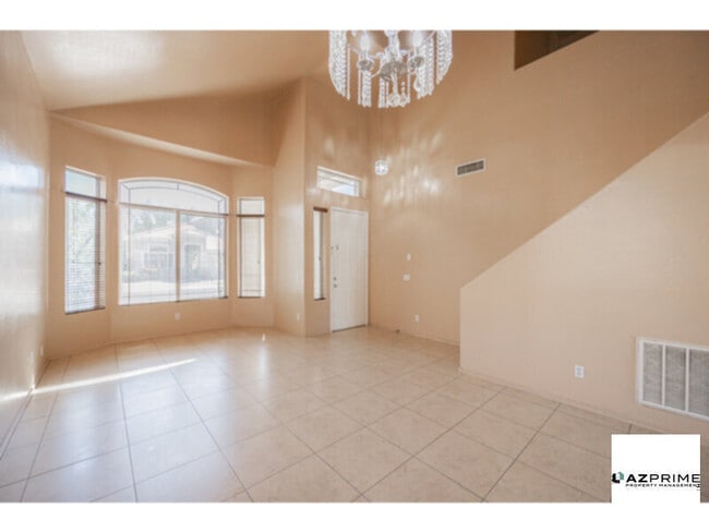 Building Photo - Welcome To This Beautifully Maintained 4/2.5 Home In One Of Chandlers Most Sought-After Neighborh