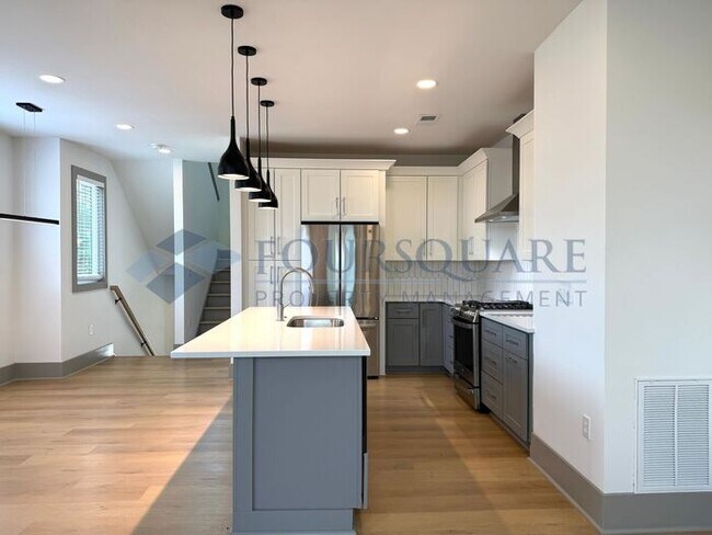 Building Photo - Modern 4-Bed / 4 Bath Townhome with Fireplace, Outdoor Spaces & Fenced Yard – Inside the Beltline...
