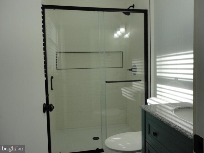 Building Photo - 814 Rustic Ln