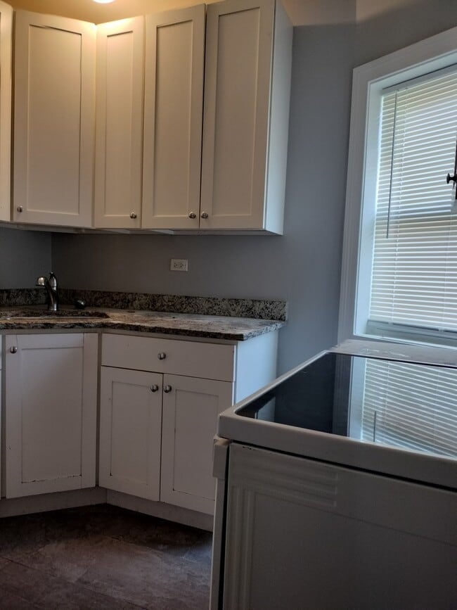 Building Photo - 7408 S Eberhart Ave