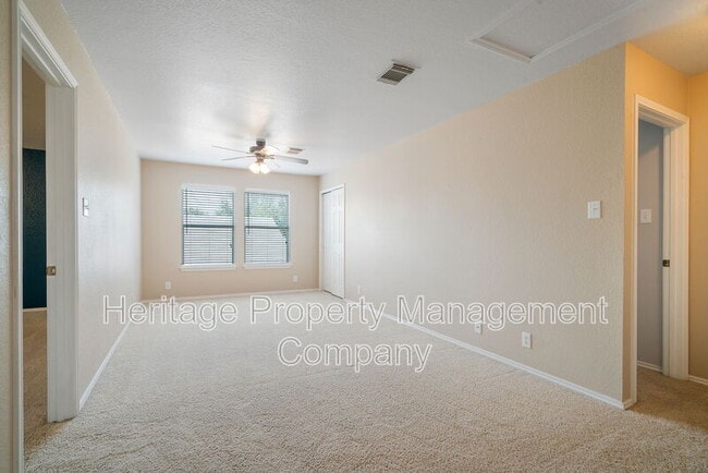 Building Photo - 136 Longhorn Way