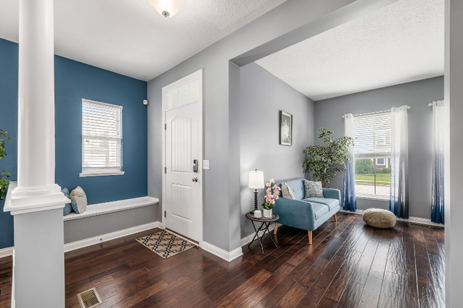 Building Photo - 6138 Longwood Dr