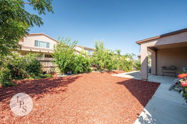 Building Photo - Clovis Eastside Home, 4BR/3BA, Built 2017 - Lots of Amenities!