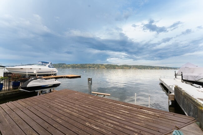 Building Photo - 10358 Riviera Pl NE