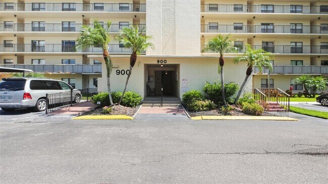 Building Photo - 900 Cove Cay Dr