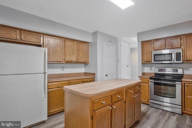 Building Photo - 4325 Lord Fairfax Ct