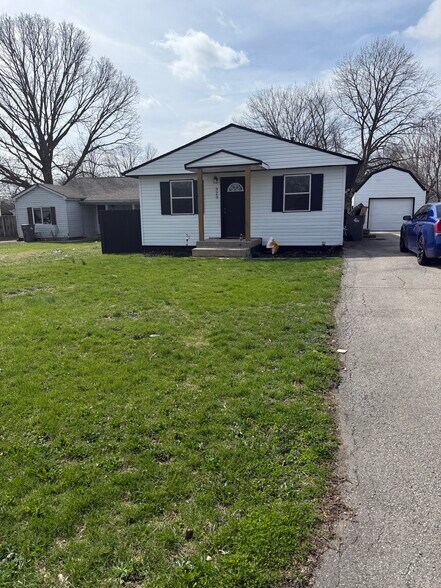 Building Photo - 320 S Roena St