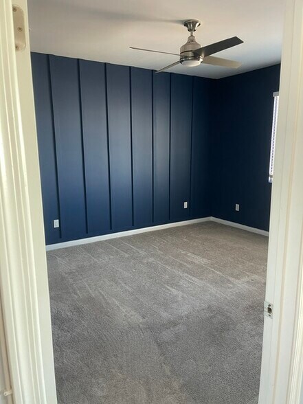 Primary bedroom - 1029 S Hobart Blvd