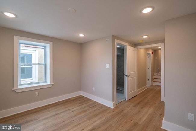 Building Photo - 2825 W Girard Ave