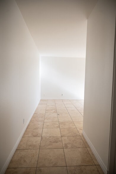 Building Photo - 442 B St