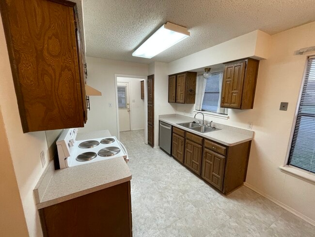 Building Photo - 924 Cottonwood Trail