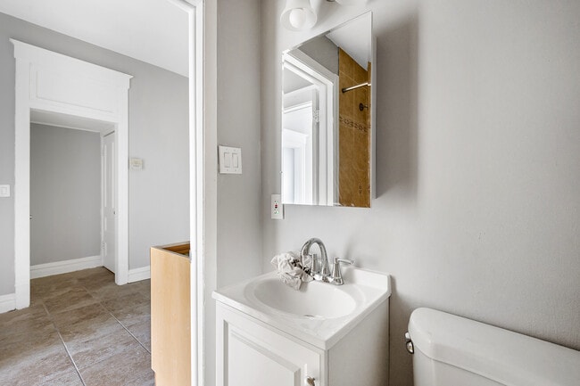 Building Photo - 316 Lake St