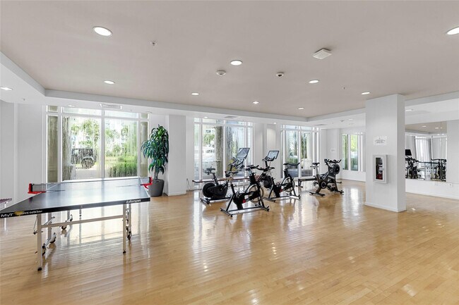 Building Photo - 511 SE 5 Ave