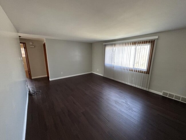 Building Photo - 205 Argus Dr