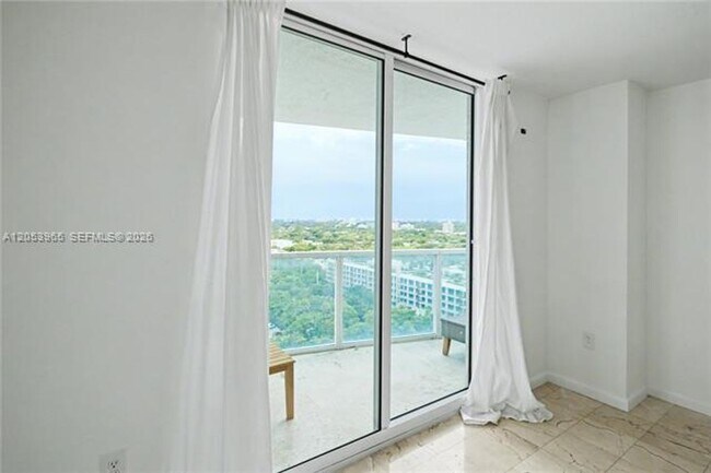 Building Photo - 2101 Brickell Ave