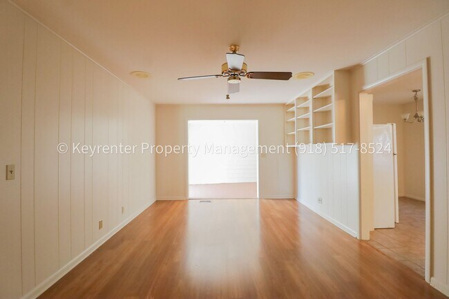 Building Photo - LARGE | 3 Bed | 2 Bath | Midtown Tulsa