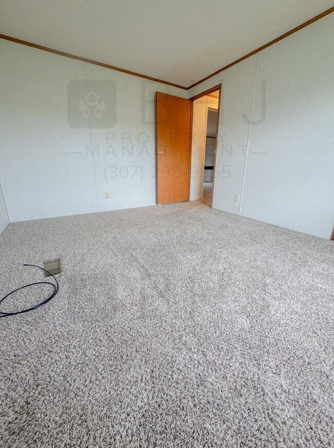 Building Photo - Dog Friendly, 3 Bed/ 2 Bath SFH