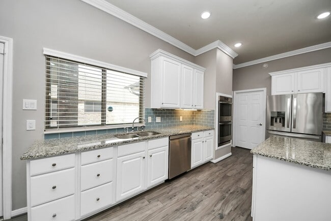 Building Photo - 2009 Amado Ln