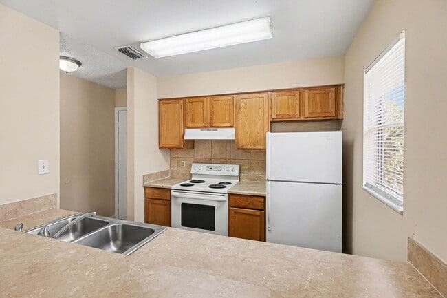 Building Photo - 2414 Fox Hollow Dr