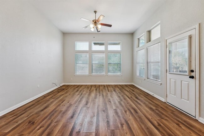 Building Photo - 229 Wicker Park Way