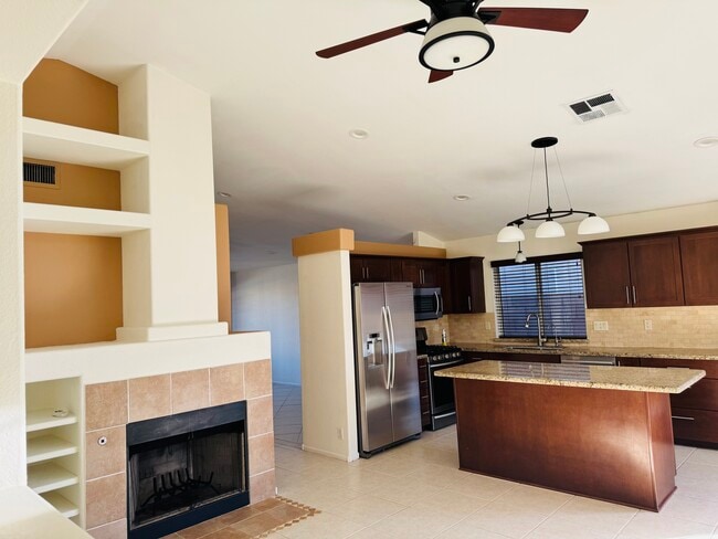 Building Photo - 3211 E Menadota Dr